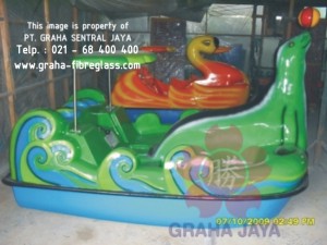 Sepeda air model angsa dan anjing laut